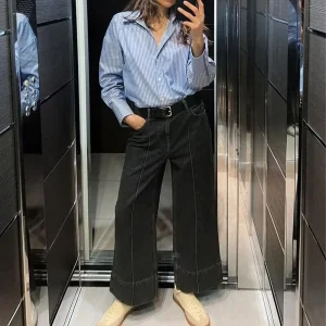 In the summer of 2024, the new women's pocket is decorated with loose and fashionable high waist and ankle wide leg jeans.